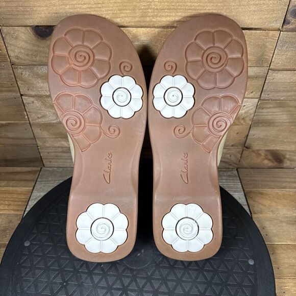 Clarks Women’s Size US 8 Tan White Slip On Suede Slide Casual Sandals - Picture 9 of 10